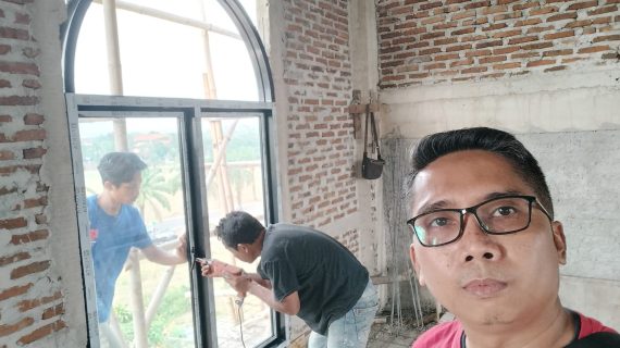 Kusen Lengkung Aluminium: Elegansi Modern dengan Keunggulan Aluminium